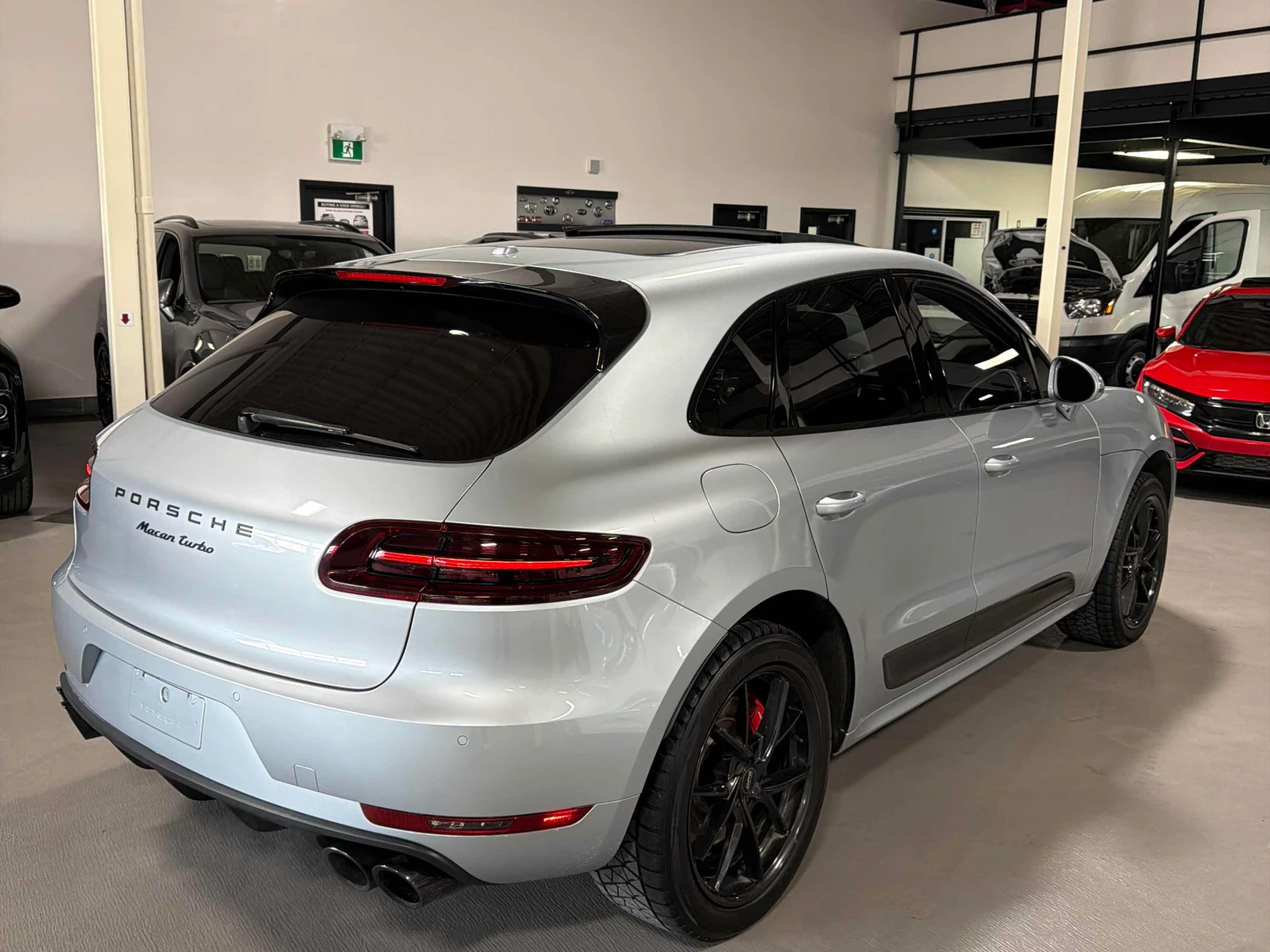 Porsche Macan Turbo* Панорама* Подгрев* Обдух* Задна камера* , снимка 4 - Автомобили и джипове - 53798894