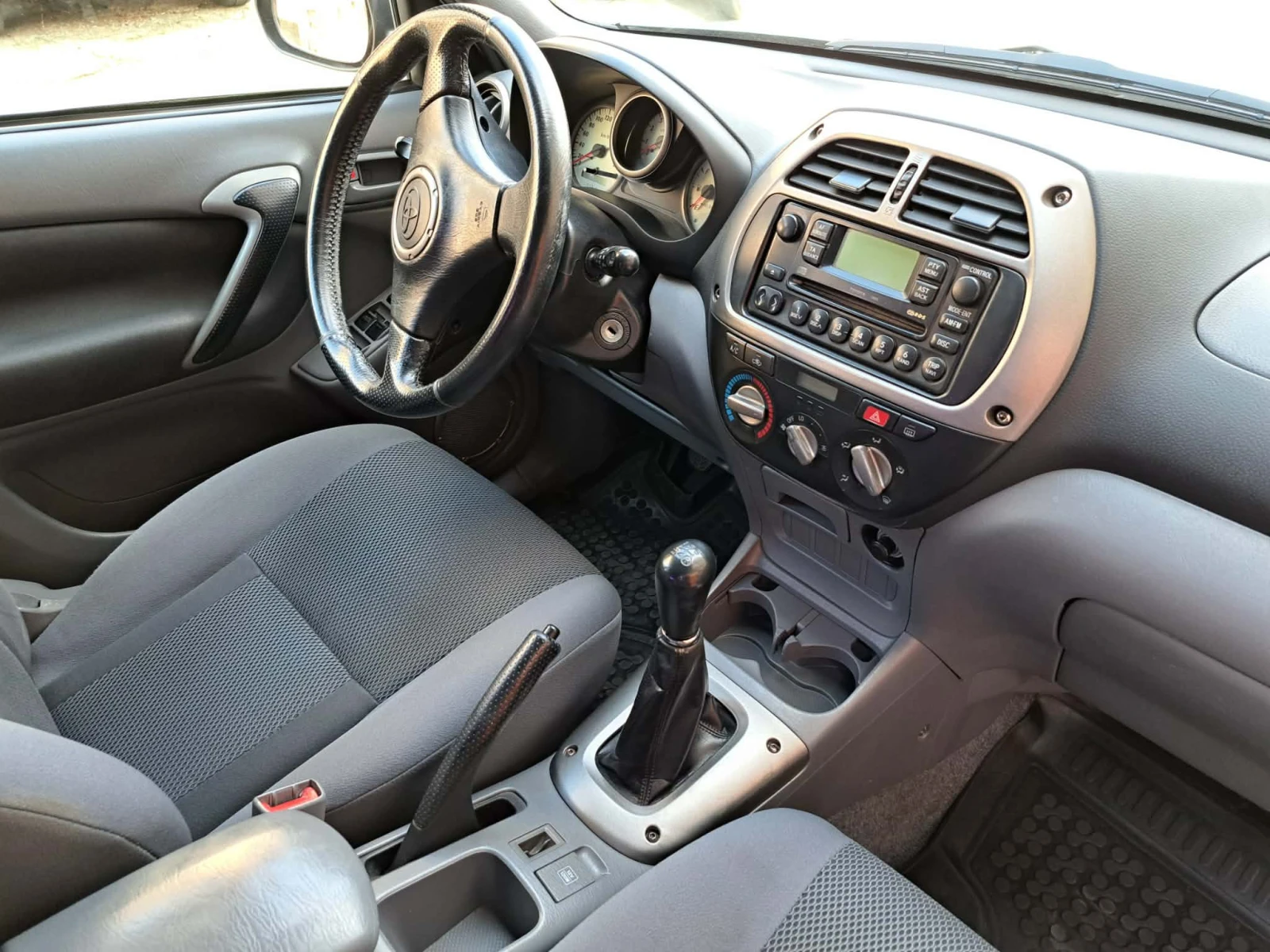 Toyota Rav4, снимка 8 - Автомобили и джипове - 53801471