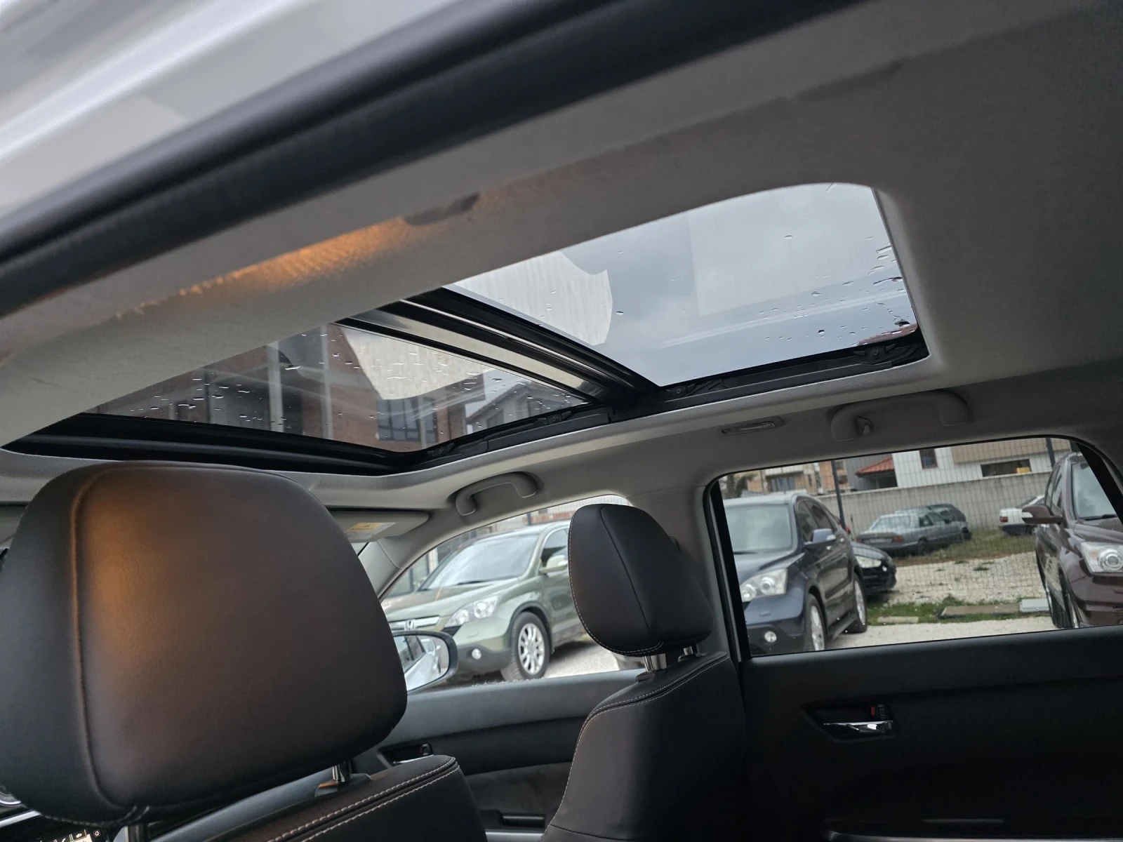 Suzuki Vitara FULL SERVICE IN SUZUKI ALLGRIP 4х4 Keyless Go , снимка 9 - Автомобили и джипове - 53940056