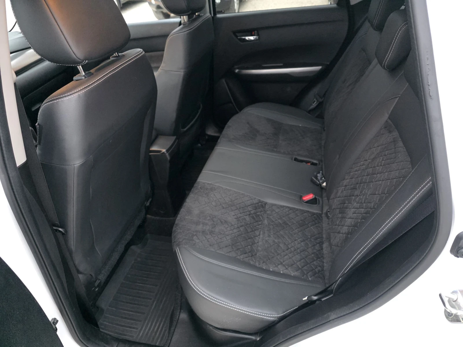 Suzuki Vitara FULL SERVICE IN SUZUKI ALLGRIP 4х4 Keyless Go , снимка 17 - Автомобили и джипове - 53940056