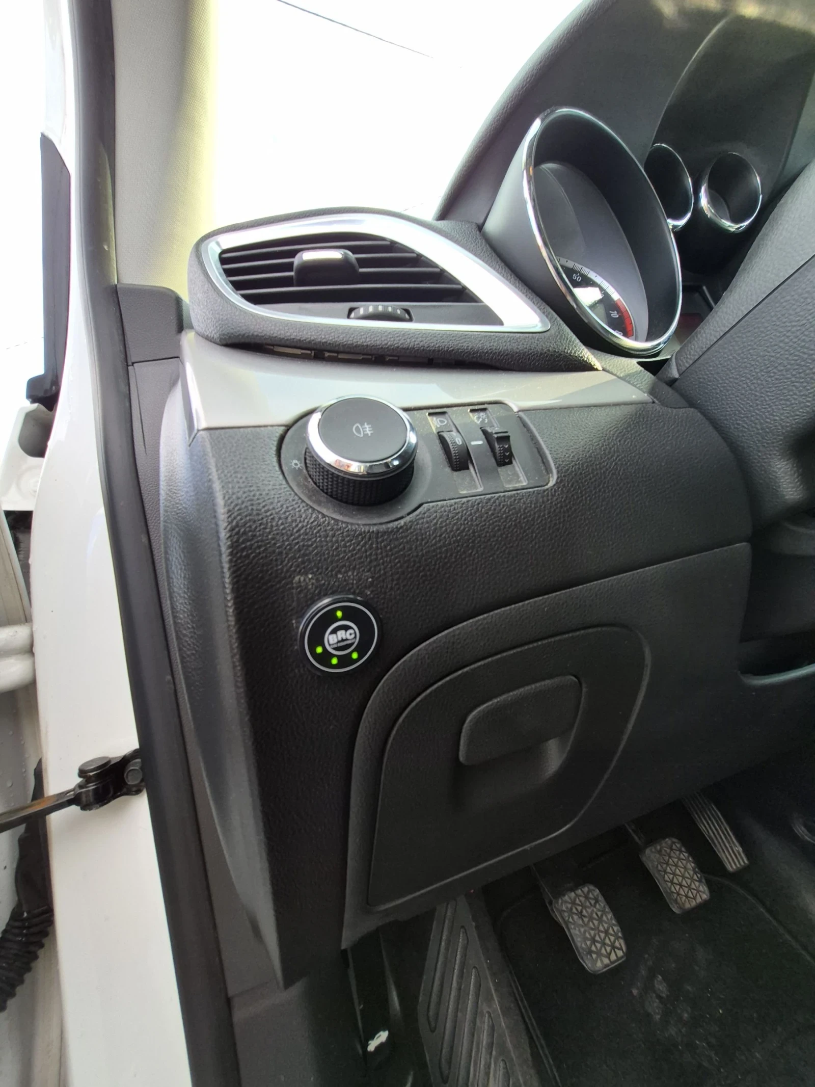 Opel Mokka 1.6i ГАЗ Evro 5, снимка 15 - Автомобили и джипове - 54664406