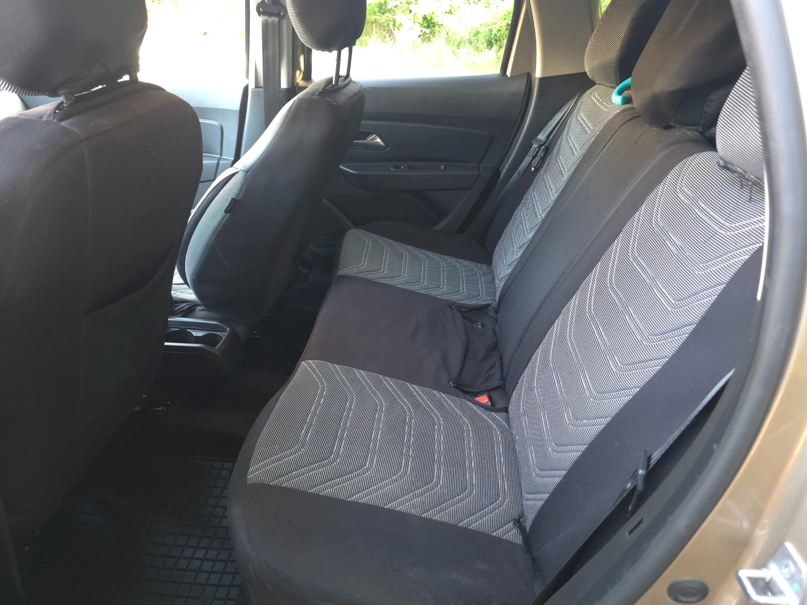 Dacia Duster, снимка 6 - Автомобили и джипове - 54939970