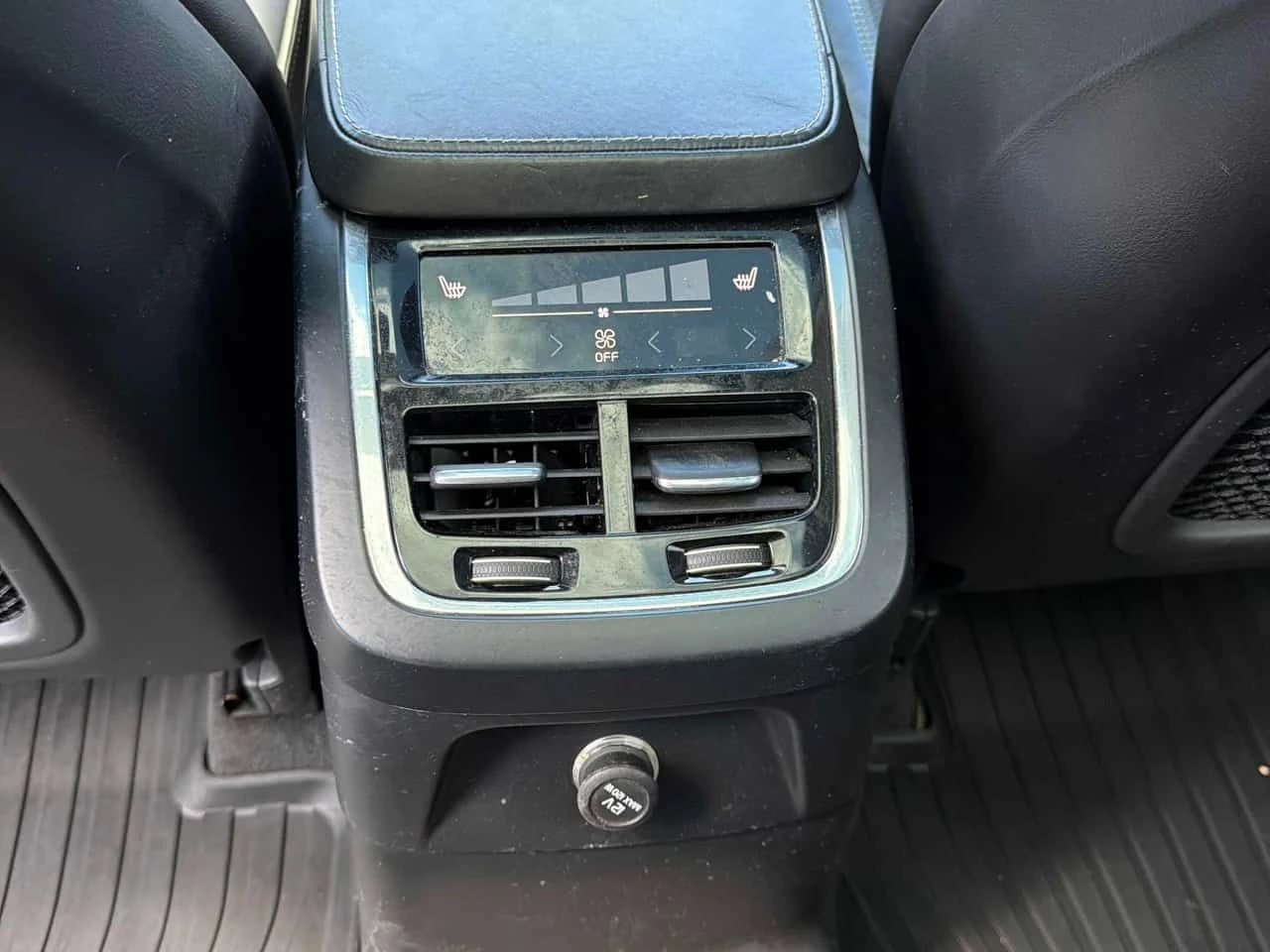 Volvo Xc90 * T8 R Design * CARFAX * ЦЕНА ДО БГ, снимка 13 - Автомобили и джипове - 55711356