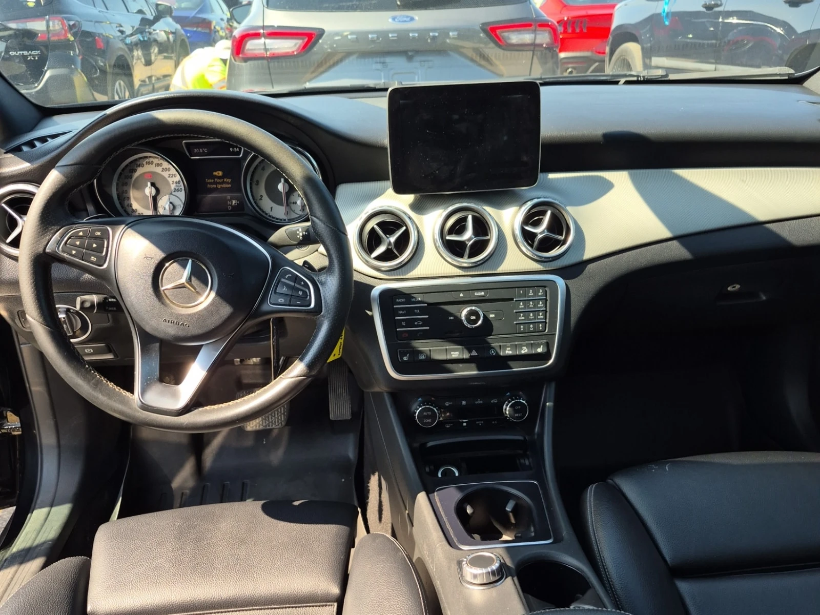 Mercedes-Benz GLA 250 CARFAX /Кожа/Нави/Подгрев/Панорама, снимка 10 - Автомобили и джипове - 55843179