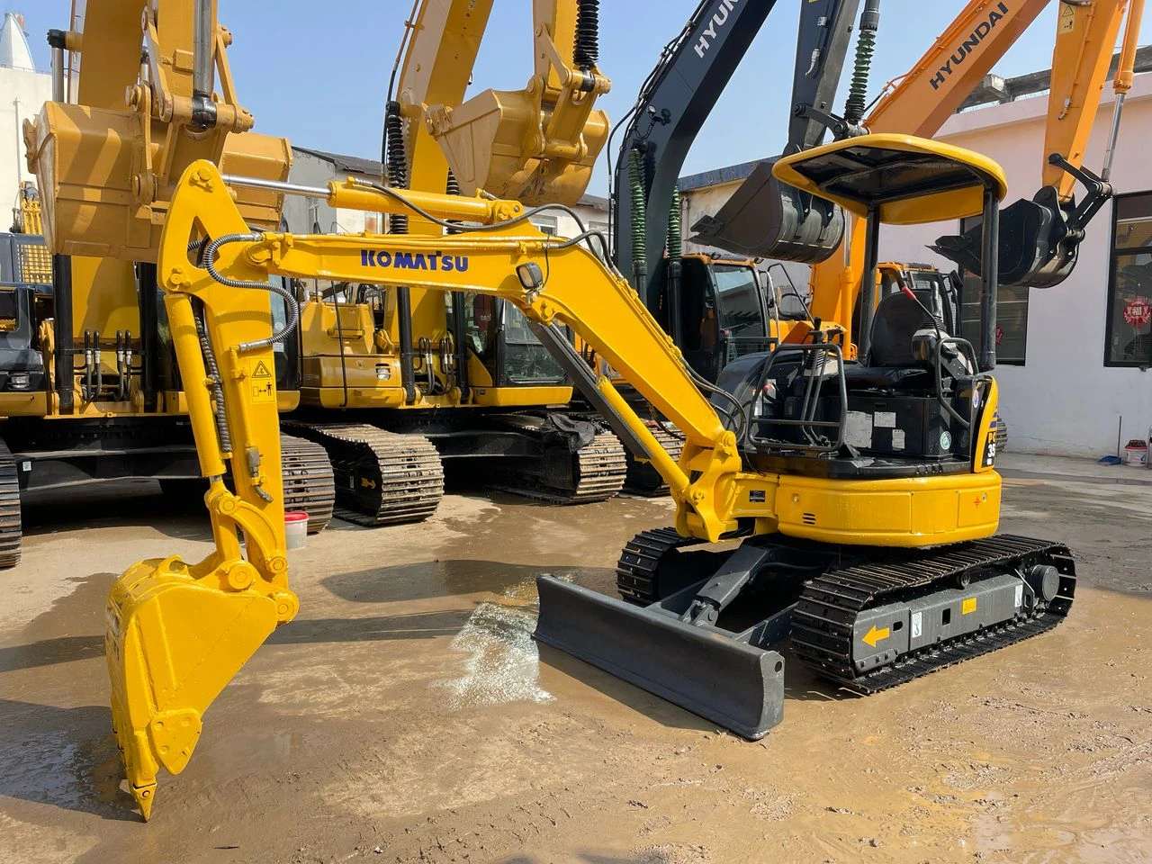 Багер Komatsu PC35 - изображение 2