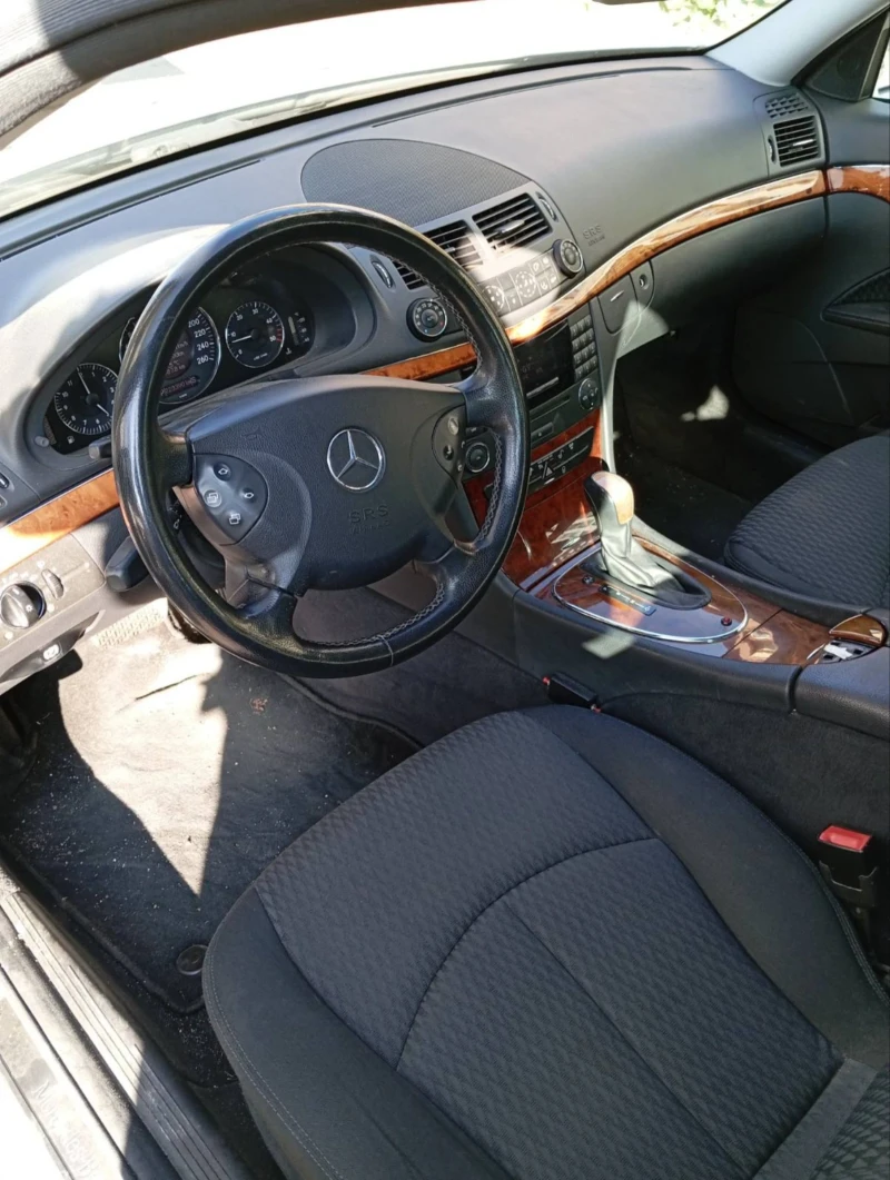 Mercedes-Benz E 280, снимка 6 - Автомобили и джипове - 48701770