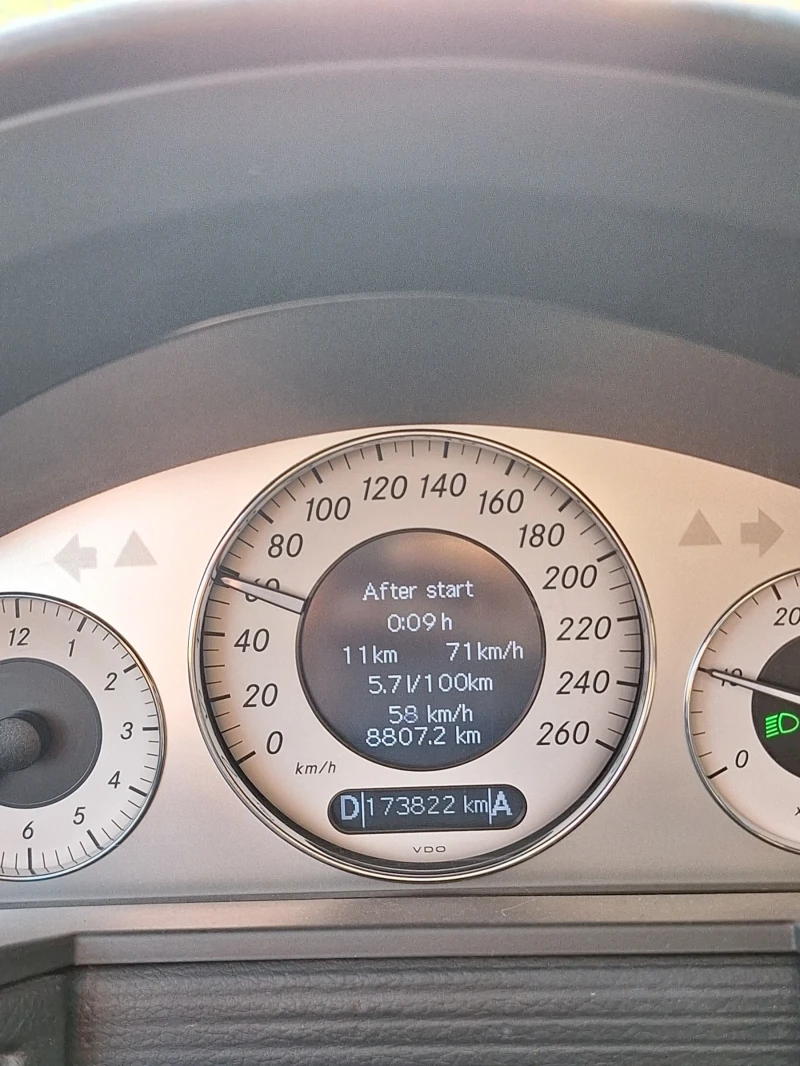 Mercedes-Benz E 320 AVANGARDE, снимка 8 - Автомобили и джипове - 52699118