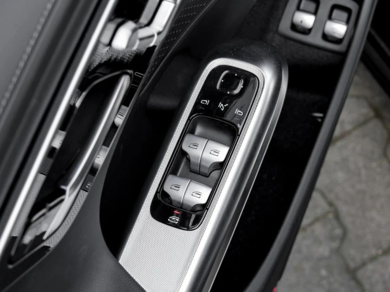 Mercedes-Benz E 400 e AMG 4-MATIC PLUG-IN HYBRID PANORAMA 360 , снимка 8 - Автомобили и джипове - 51951048