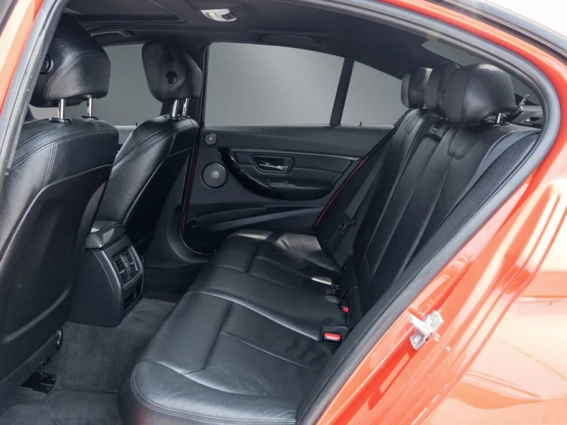 BMW 335 M-PACK* BLACK OPTIC* HARMAN* KEYLESS* M-BRAKES* SH, снимка 16 - Автомобили и джипове - 52483080