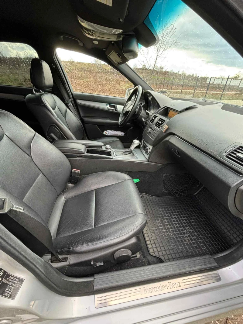 Mercedes-Benz C 220, снимка 11 - Автомобили и джипове - 52996300