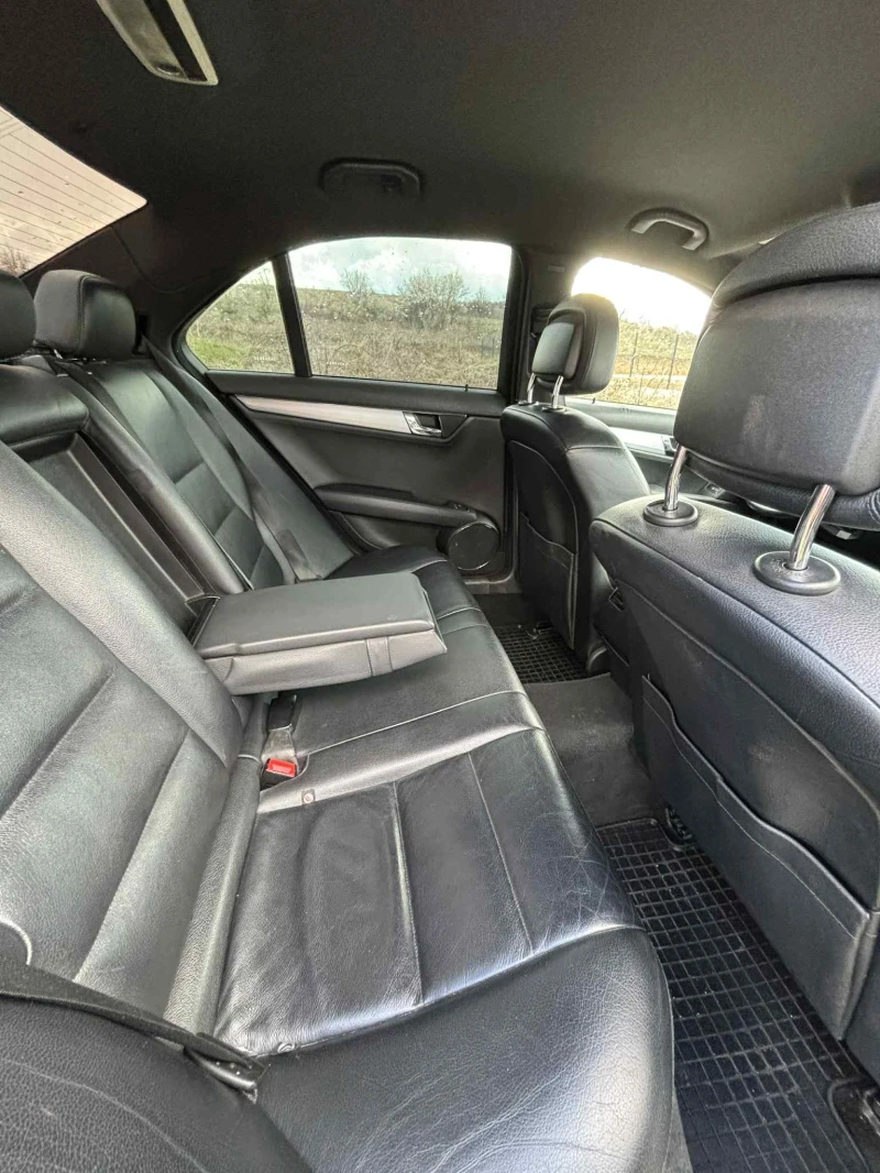 Mercedes-Benz C 220, снимка 12 - Автомобили и джипове - 52996300