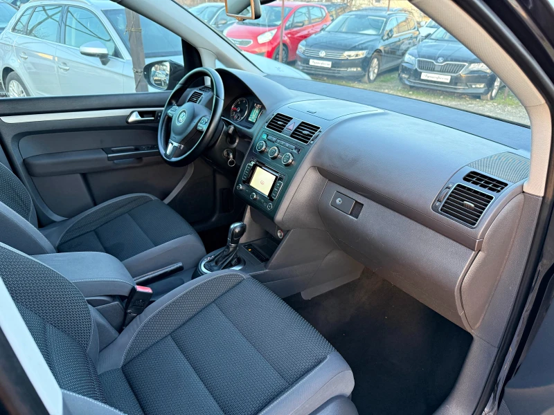VW Touran 1.6TDI DSG НАВИ 6+ 1М, снимка 8 - Автомобили и джипове - 53263177