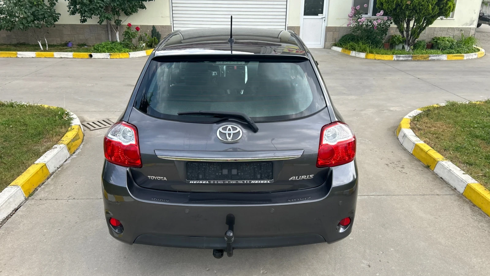 Toyota Auris 1.4d /facelift/ - изображение 5