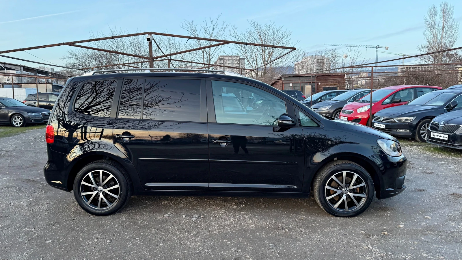 VW Touran 1.6TDI DSG НАВИ 6+ 1М - изображение 5