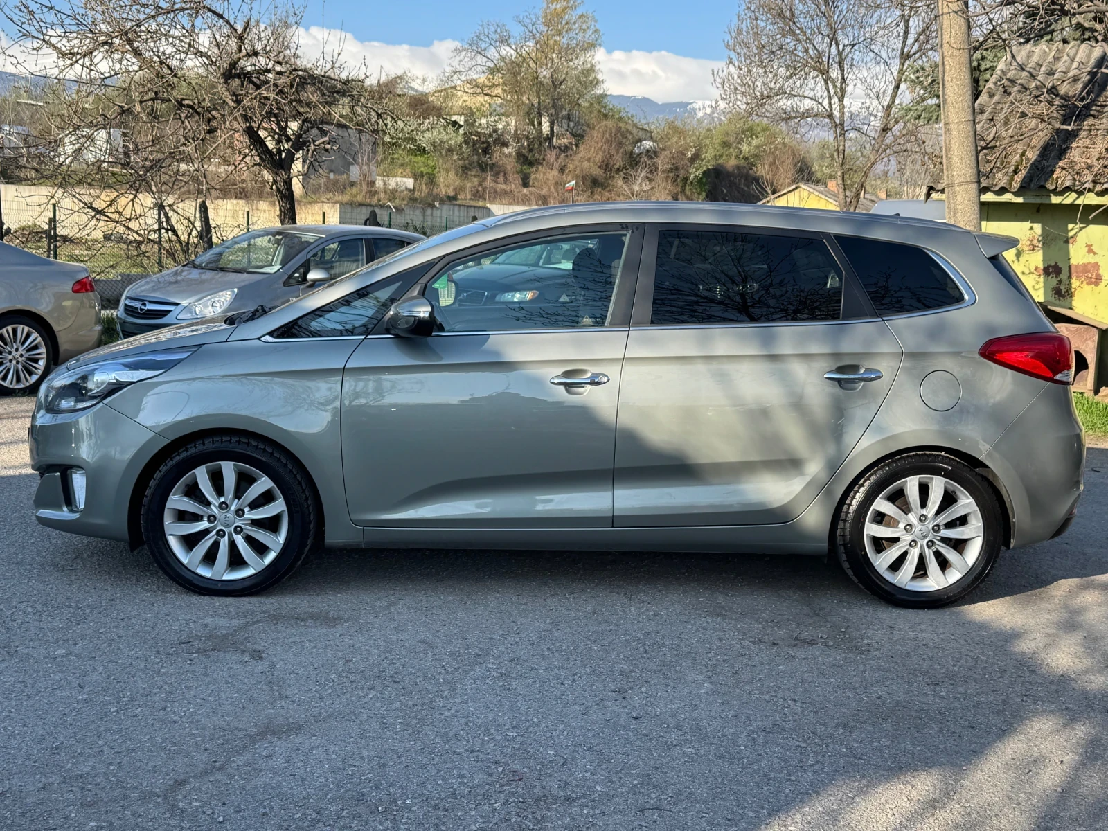 Kia Carens Реални километри ! Гаранция!, снимка 8 - Автомобили и джипове - 54145325