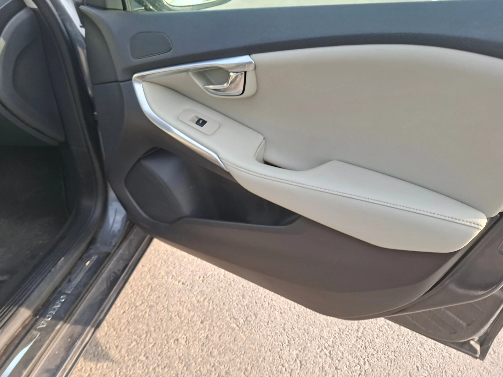 Volvo V40 1.6D Summum, снимка 6 - Автомобили и джипове - 54342764