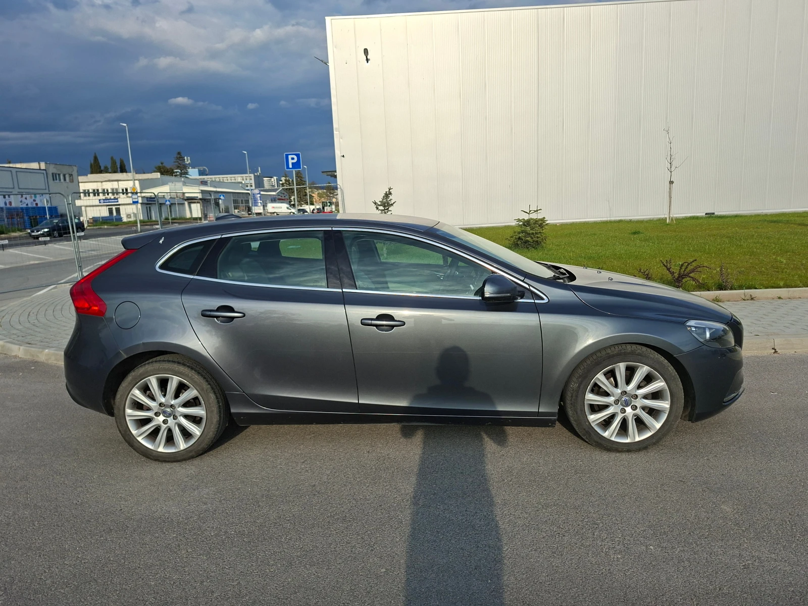 Volvo V40 1.6D Summum, снимка 11 - Автомобили и джипове - 54342764