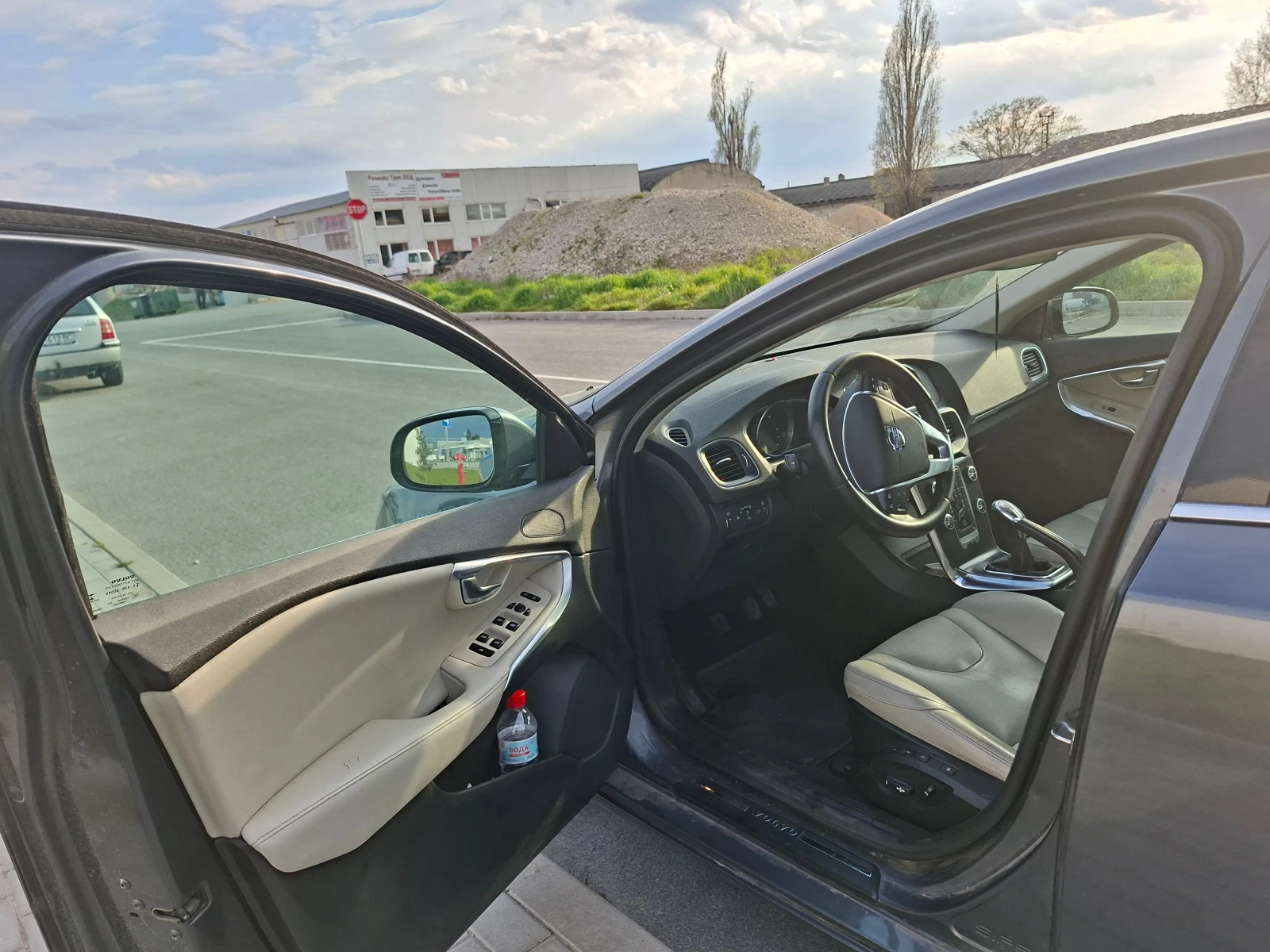 Volvo V40 1.6D Summum, снимка 3 - Автомобили и джипове - 54342764