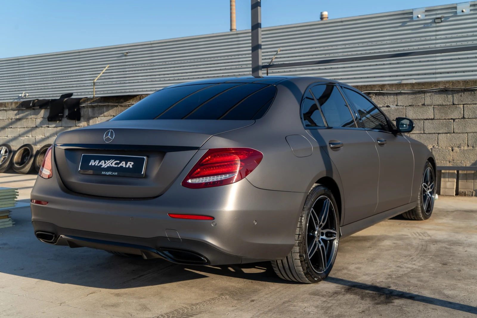 Mercedes-Benz E 220 D = AMBIENT = FULL = 2018 = 9G = ЛИЗИНГ = ГАРАНЦИЯ, снимка 4 - Автомобили и джипове - 54432136