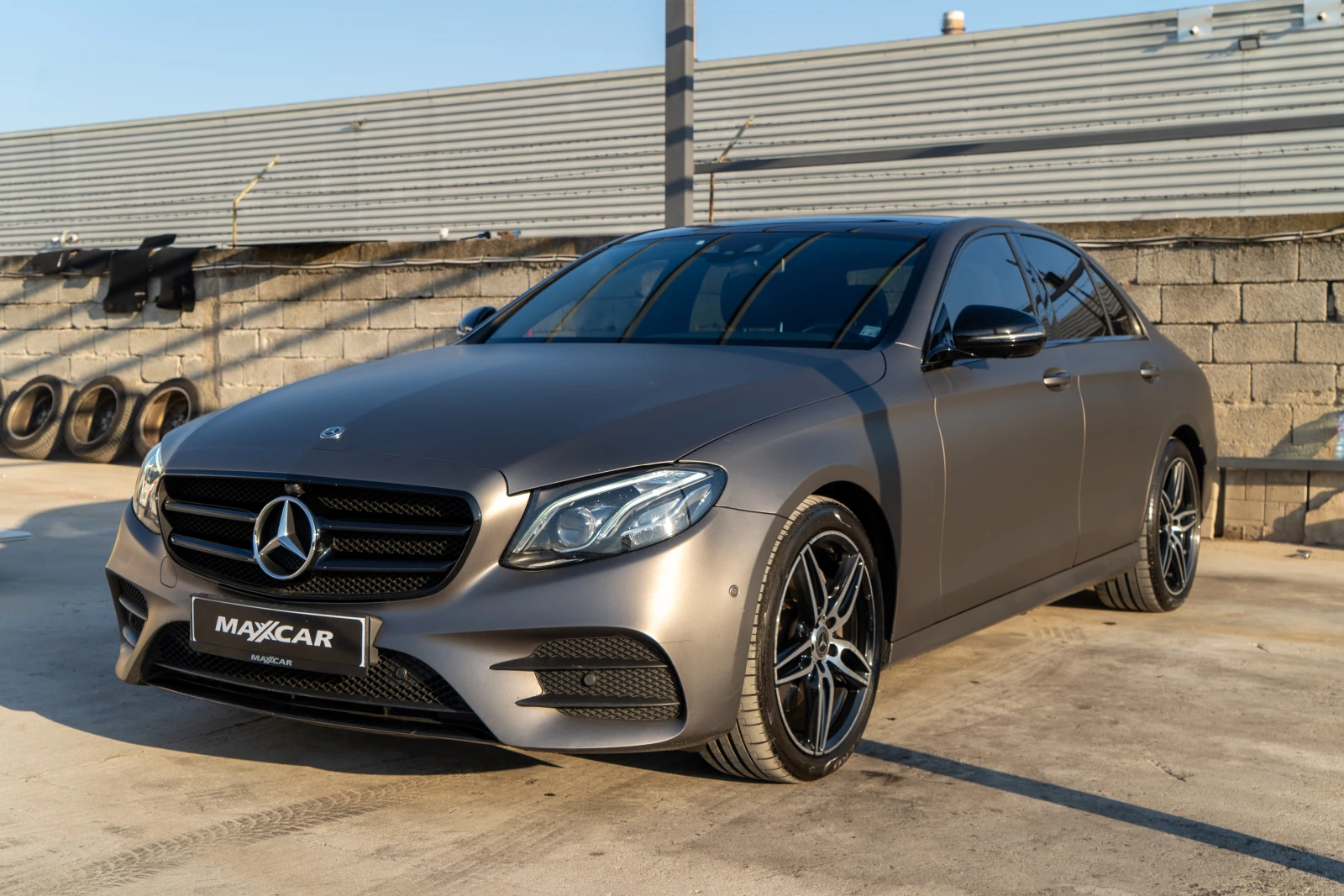 Mercedes-Benz E 220 D = AMBIENT = FULL = 2018 = 9G = ЛИЗИНГ = ГАРАНЦИЯ, снимка 2 - Автомобили и джипове - 54432136