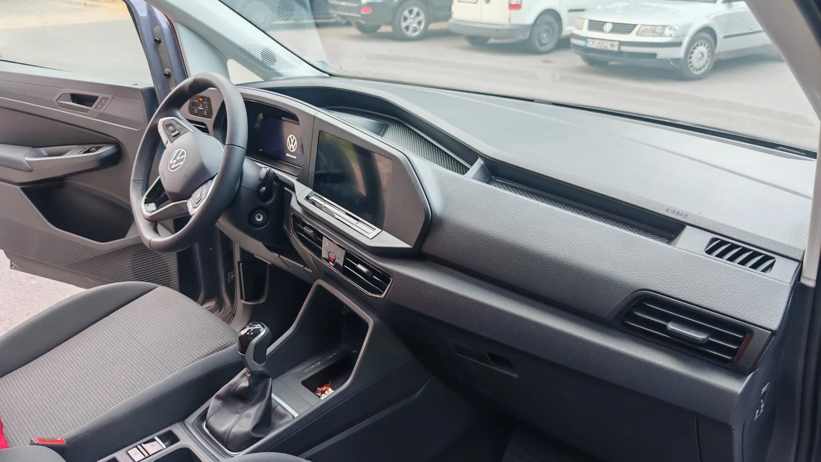 VW Caddy, снимка 9 - Автомобили и джипове - 54524763