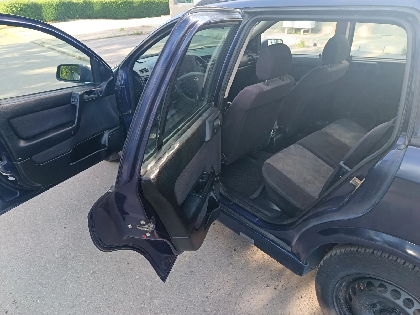 Opel Astra 1.4 i климатик, снимка 7 - Автомобили и джипове - 54598620