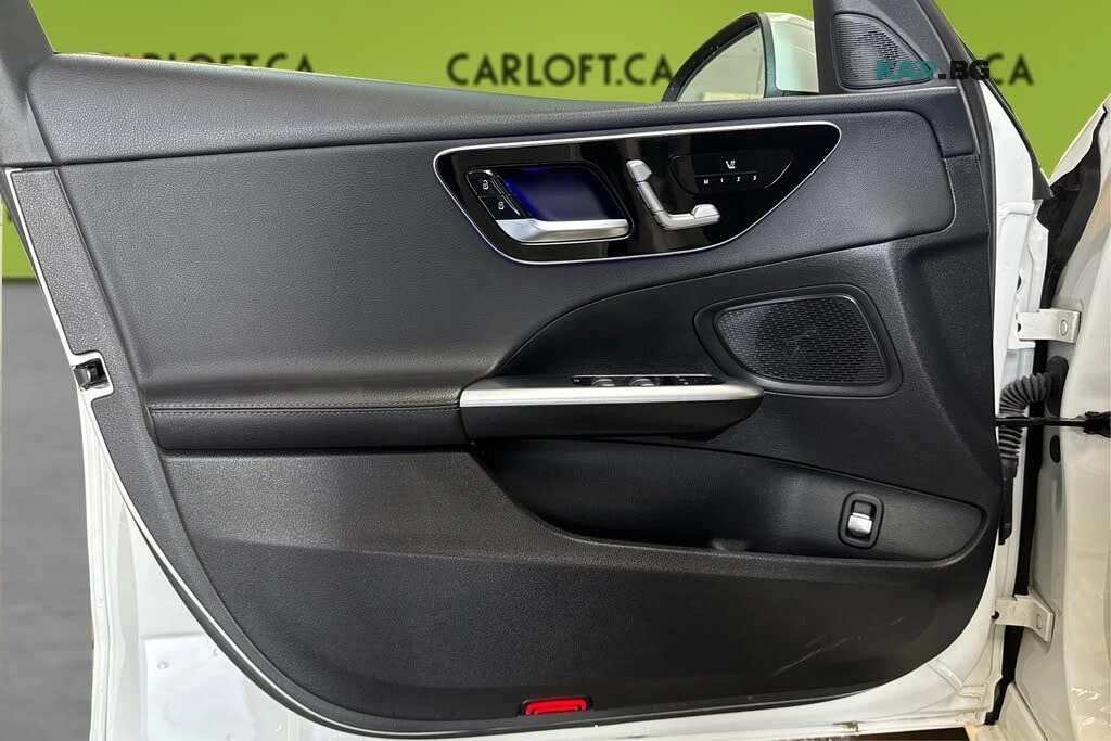 Mercedes-Benz C 300 4MATIC  * Pano *  АвтоКредит * (ЦЕНА ДО БГ), снимка 13 - Автомобили и джипове - 56106553