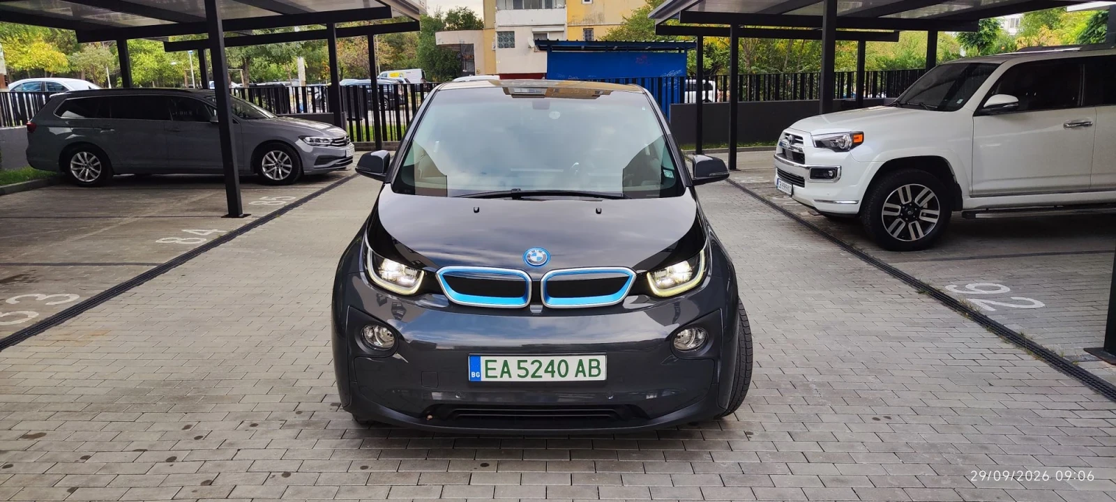 BMW i3 60Ah, Led, термопомпа, камера, подгрев, снимка 8 - Автомобили и джипове - 56270112