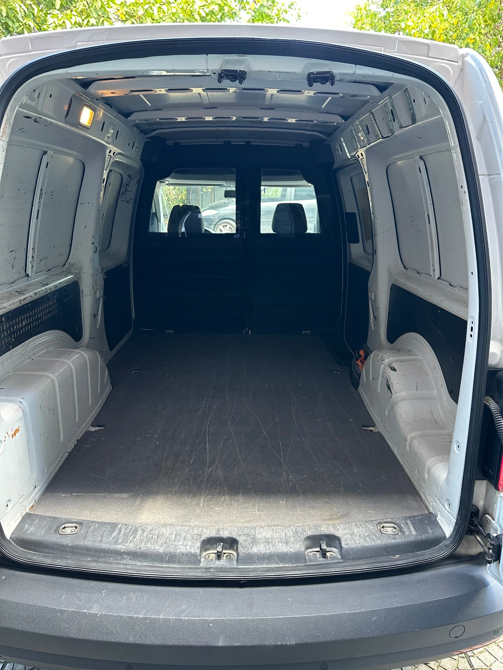 VW Caddy, снимка 4 - Автомобили и джипове - 56628392