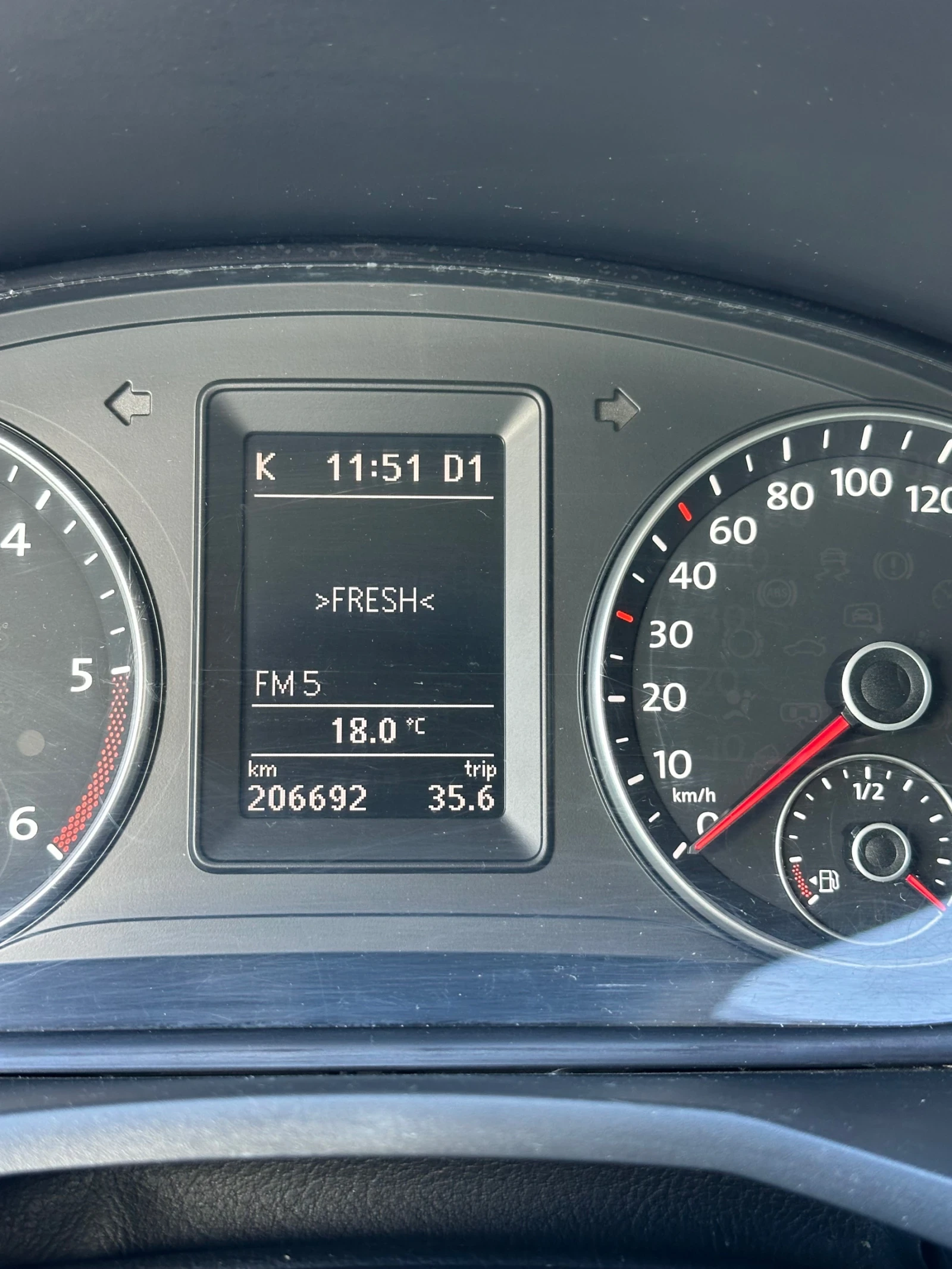 VW Caddy, снимка 9 - Автомобили и джипове - 56628392