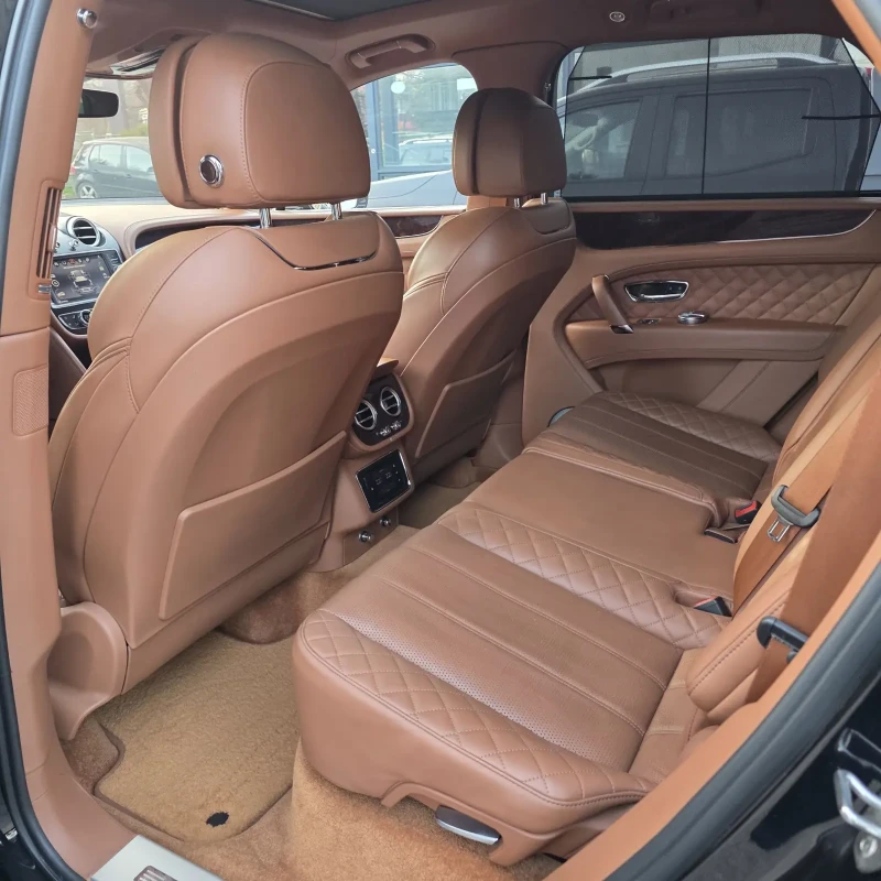 Bentley Bentayga 6.0 W12/Massage/Head-Up/Pano, снимка 12 - Автомобили и джипове - 52829721