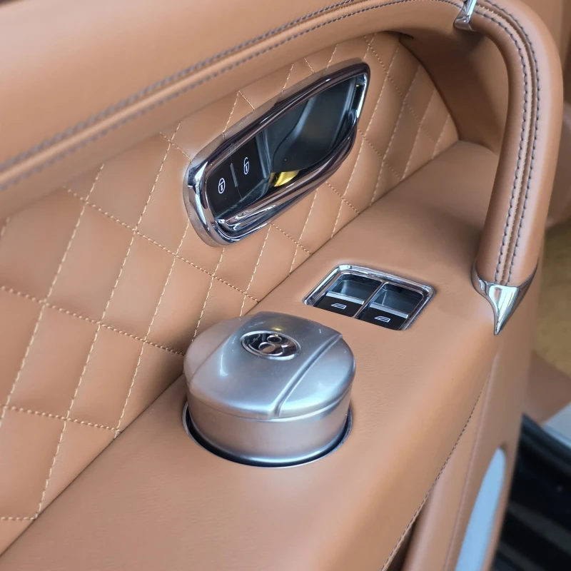 Bentley Bentayga 6.0 W12/Massage/Head-Up/Pano, снимка 11 - Автомобили и джипове - 52829721