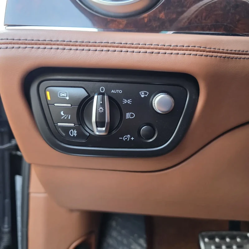 Bentley Bentayga 6.0 W12/Massage/Head-Up/Pano, снимка 14 - Автомобили и джипове - 52829721