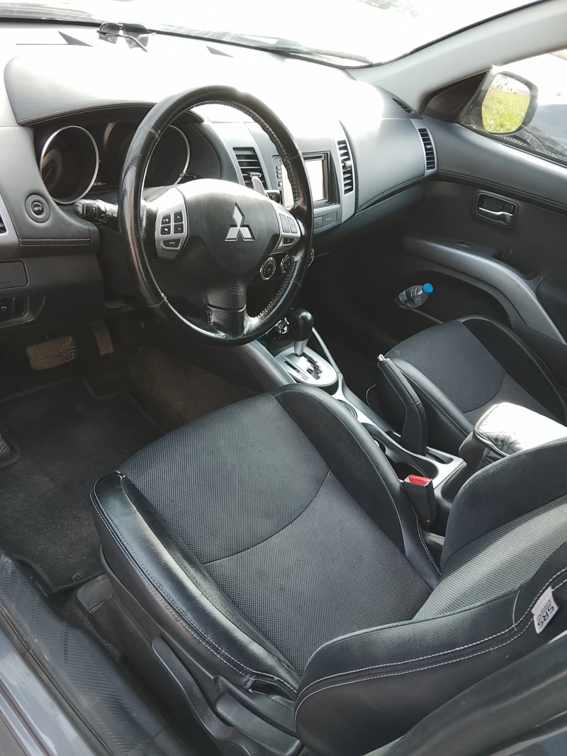 Mitsubishi Outlander, снимка 8 - Автомобили и джипове - 52964940