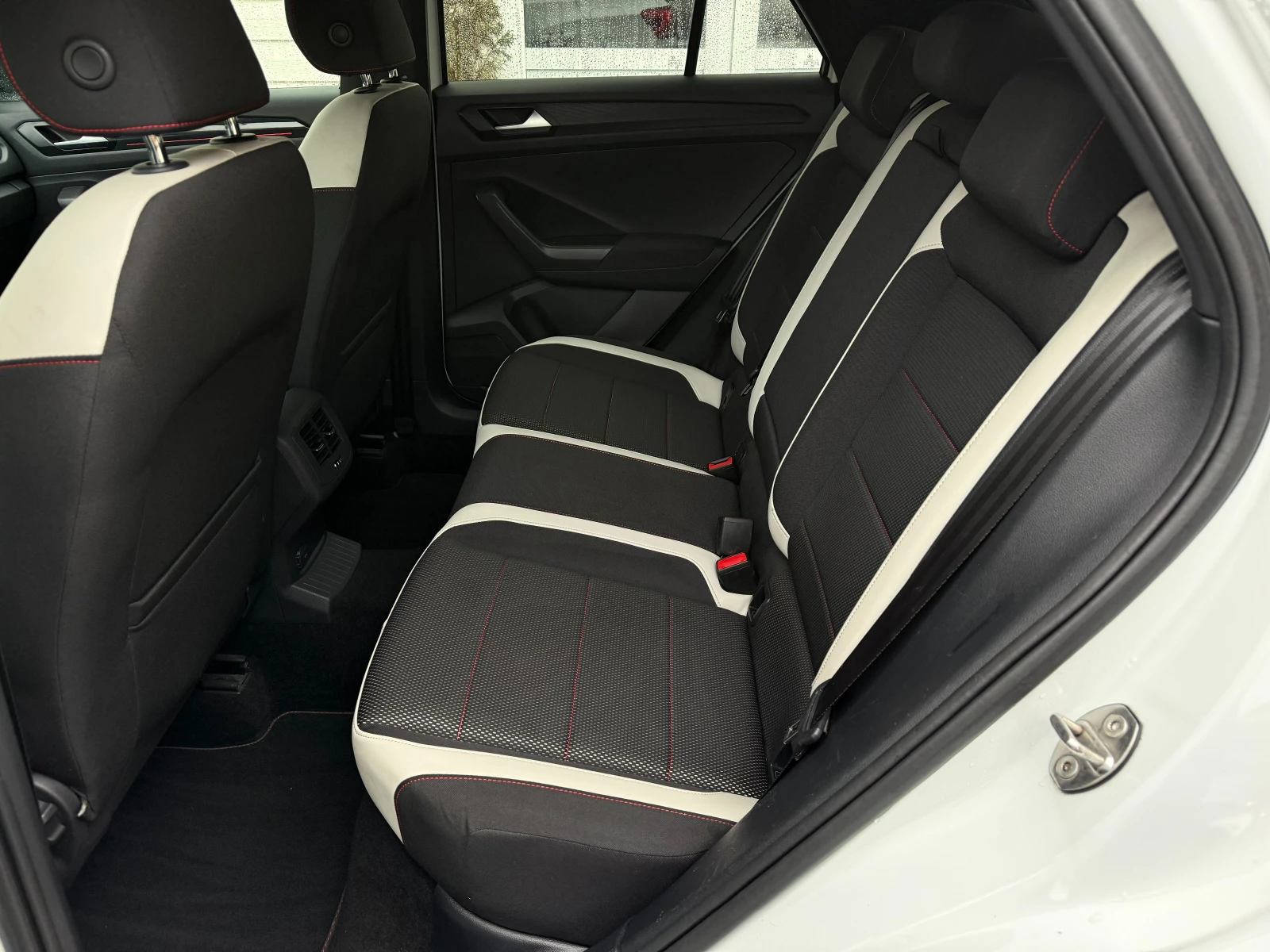 VW T-Roc 2.0TDI* 4x4* 150кс* СЕРВИЗНА К-КА* ПЪЛНА ИСТОРИЯ В - изображение 8