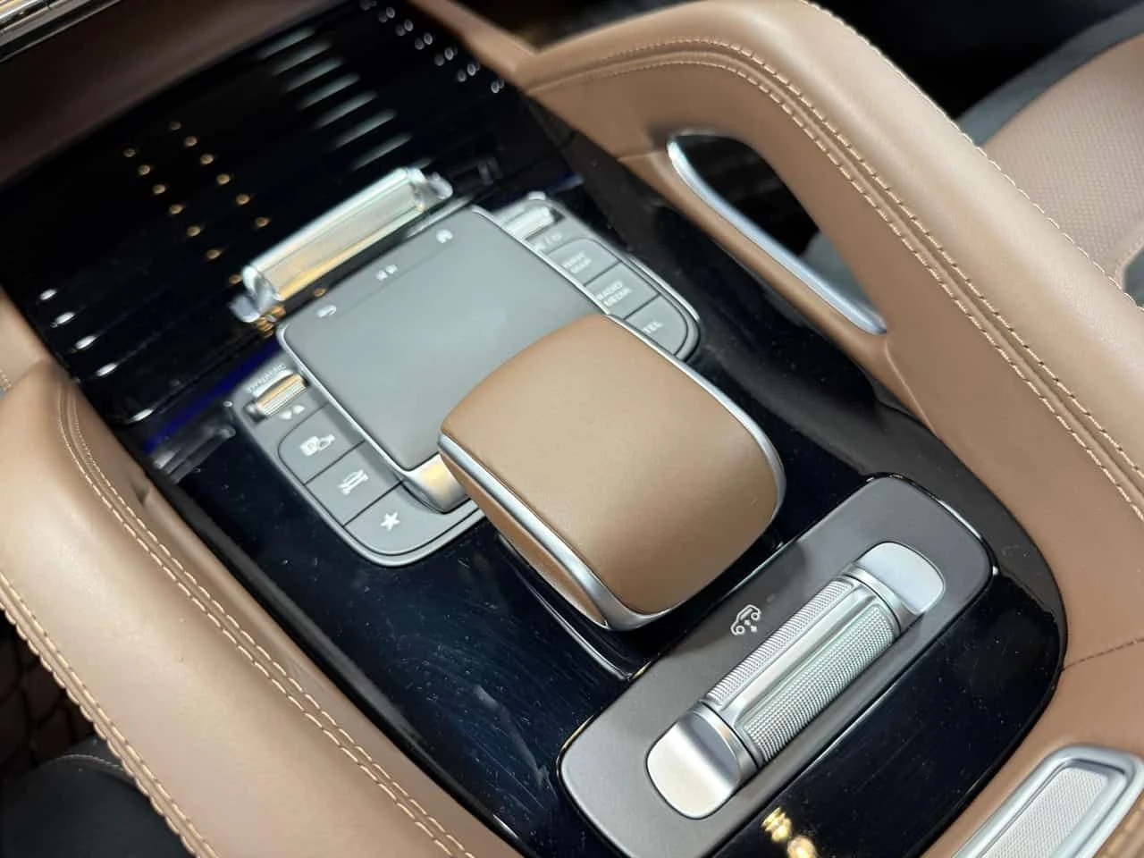 Mercedes-Benz GLE * AMG 63 S * MASSAGE* HEAD-UP* CARBON* 360* , снимка 10 - Автомобили и джипове - 53950425