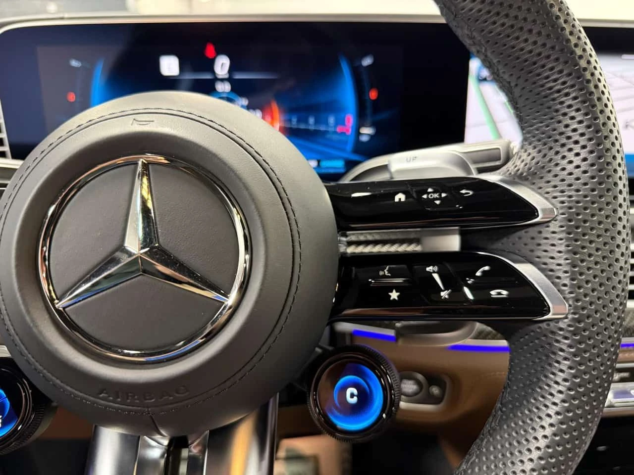 Mercedes-Benz GLE * AMG 63 S * MASSAGE* HEAD-UP* CARBON* 360* , снимка 12 - Автомобили и джипове - 53950425