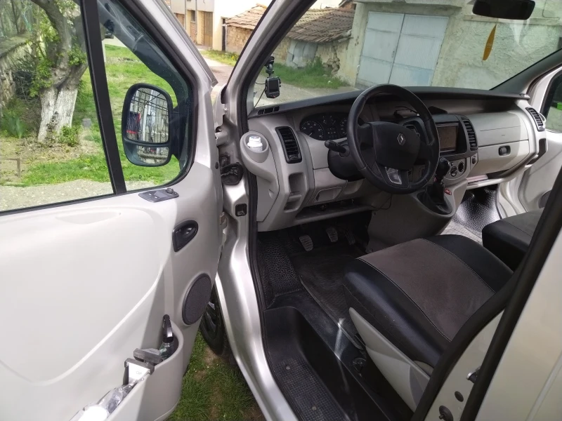 Renault Trafic, снимка 4 - Бусове и автобуси - 52123348