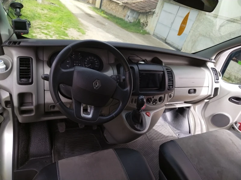 Renault Trafic, снимка 8 - Бусове и автобуси - 52123348