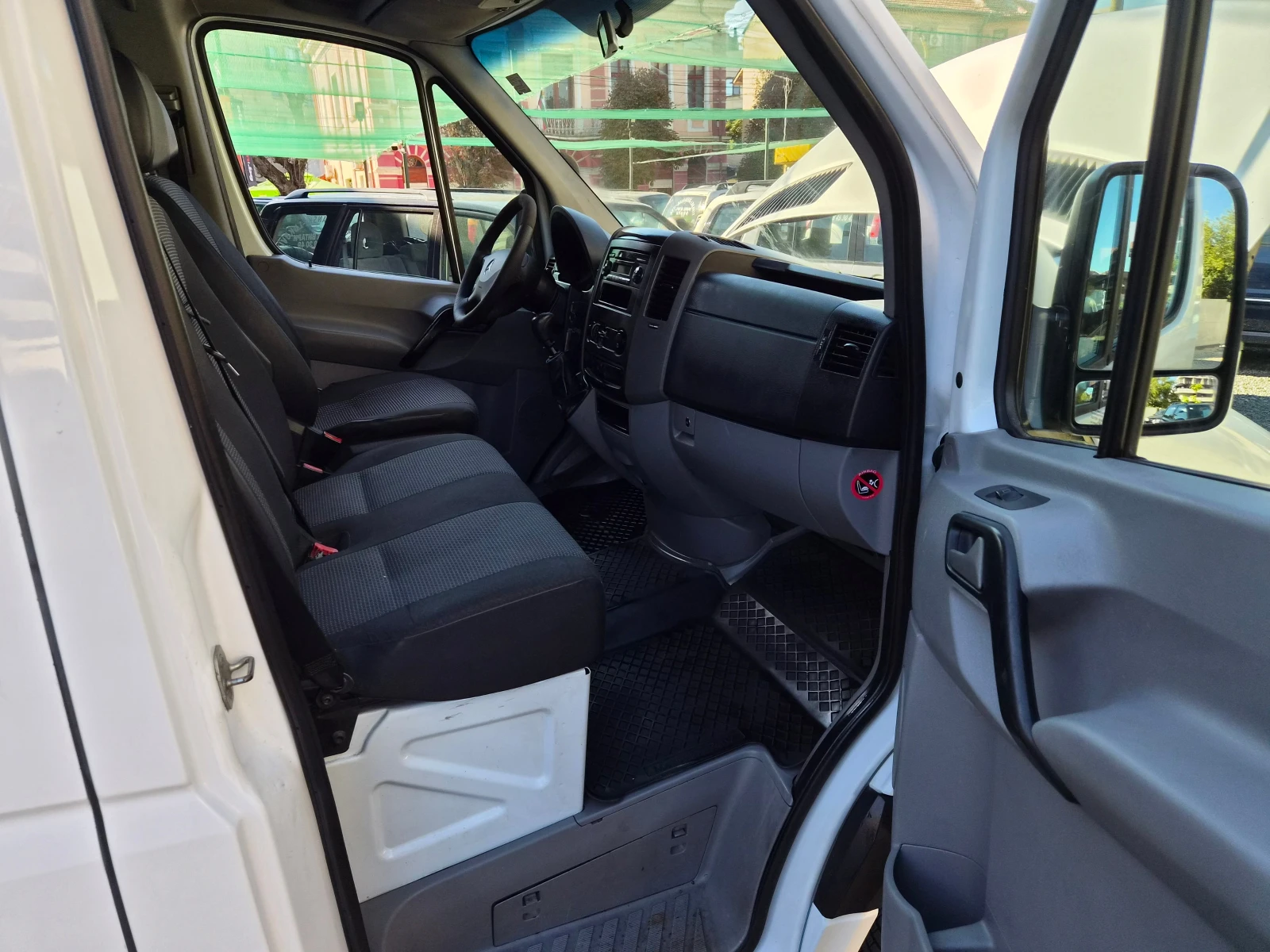 Mercedes-Benz Sprinter РАМПА--ТОП СЪСТОЯНИЕ, снимка 13 - Бусове и автобуси - 56132470