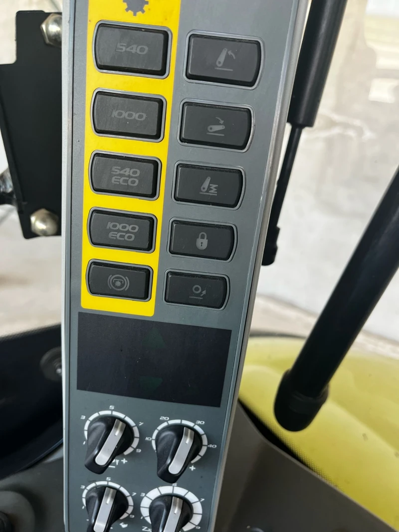 Трактор Claas Axion 930, снимка 11 - Селскостопанска техника - 52468815