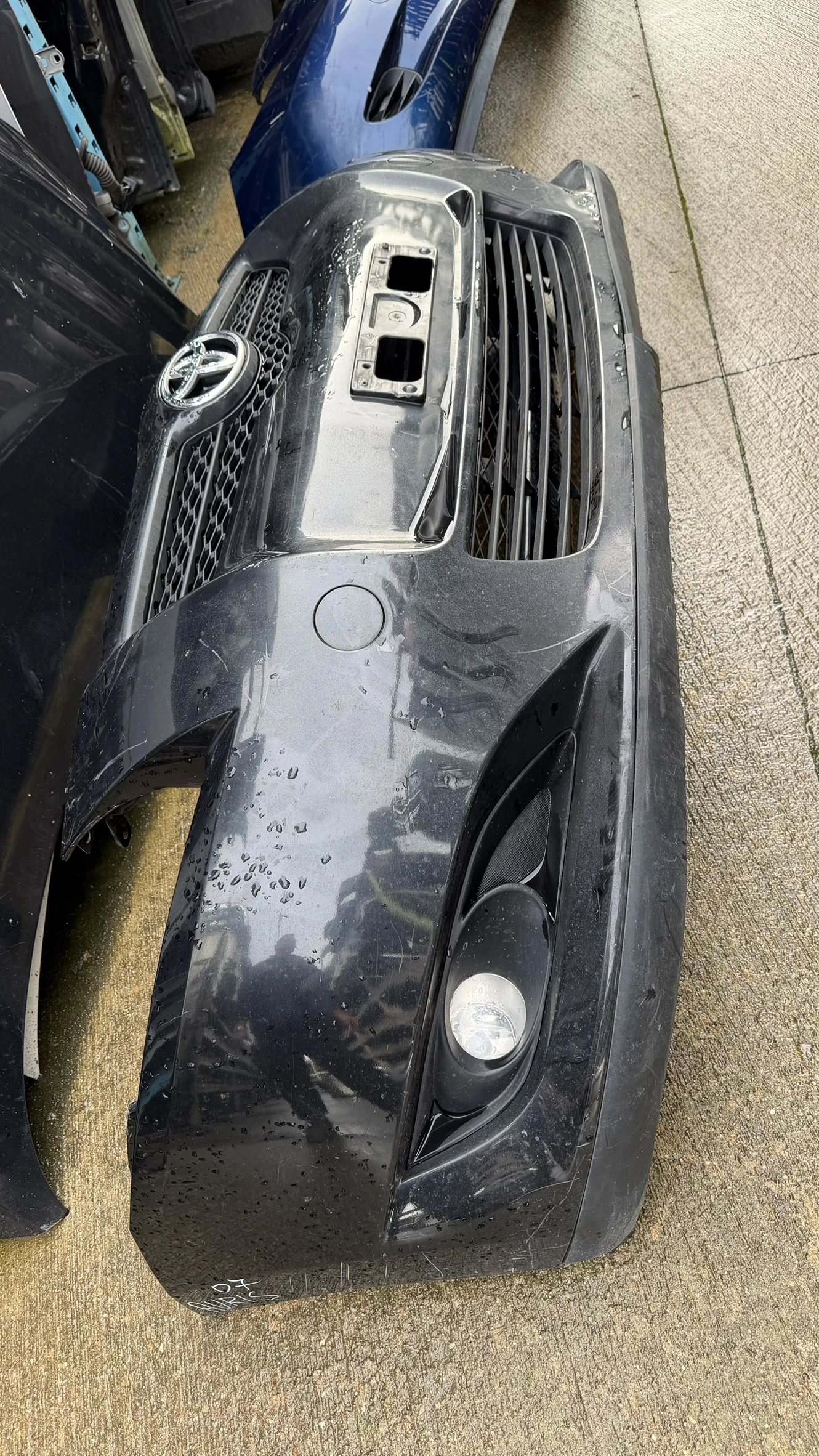 Предна броня за Toyota Auris 2007, снимка 2 - Части - 54078421