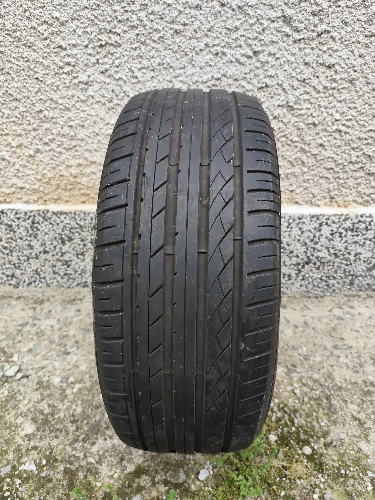 Гуми Летни 225/55R16, снимка 2 - Гуми и джанти - 54659143