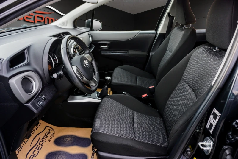 Toyota Yaris 1.0i ACTIVE, снимка 6 - Автомобили и джипове - 24373275