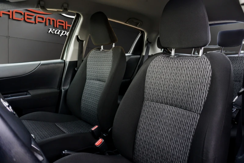 Toyota Yaris 1.0i ACTIVE, снимка 8 - Автомобили и джипове - 24373275