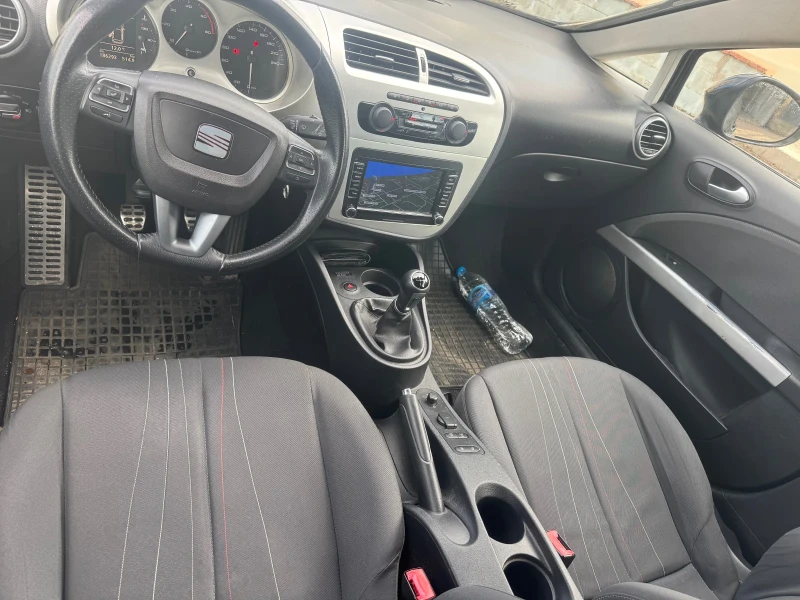 Seat Leon 1.6 TDI 105кс, снимка 5 - Автомобили и джипове - 48127924