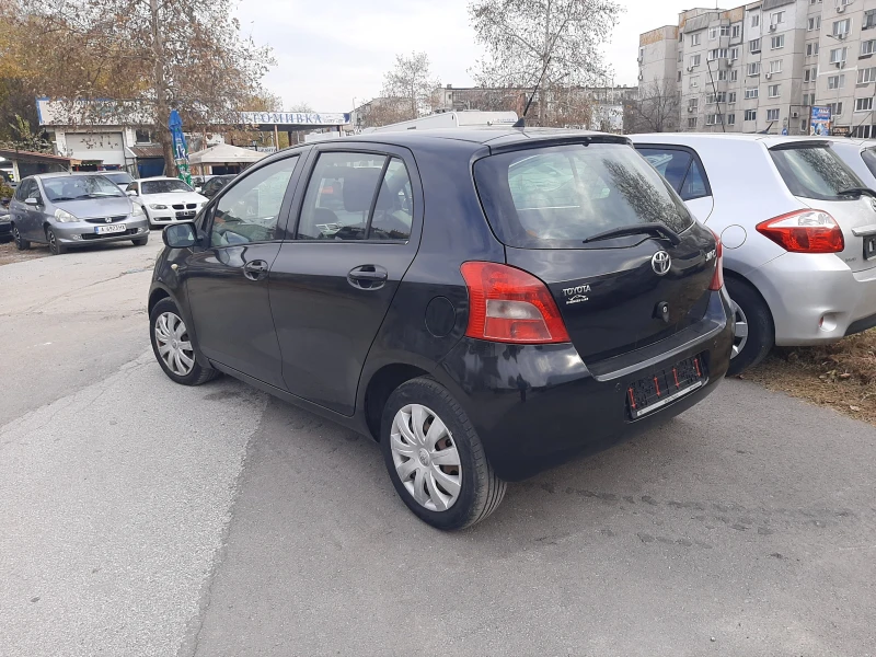 Toyota Yaris 1, 0 бензин, снимка 2 - Автомобили и джипове - 48812219