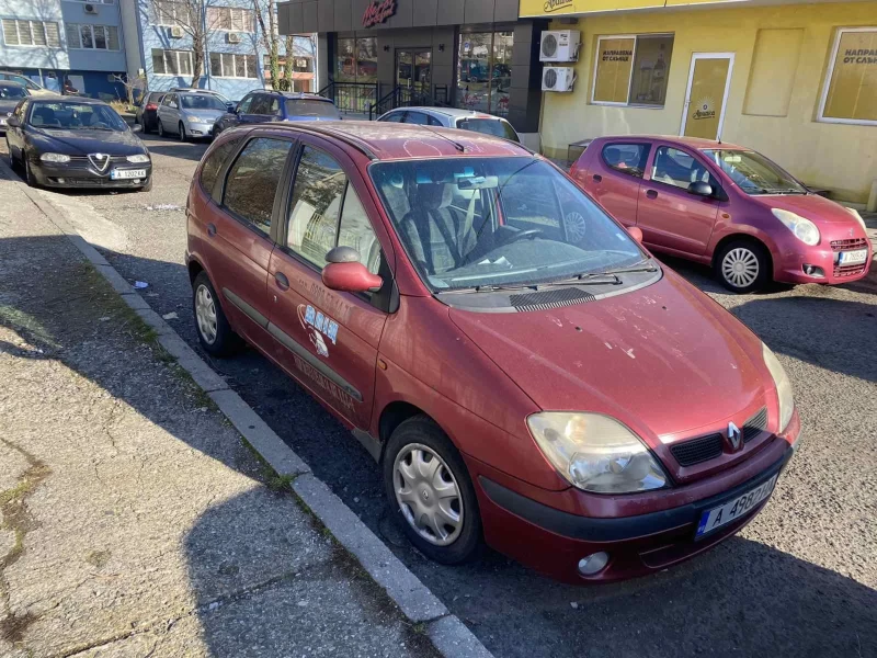 Renault Scenic, снимка 6 - Автомобили и джипове - 49092956