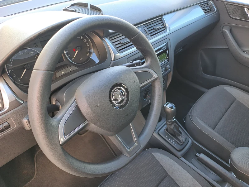 Skoda Rapid 1, 6 TDI автоматик, снимка 11 - Автомобили и джипове - 51484818