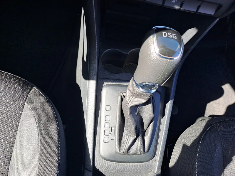 Skoda Rapid 1, 6 TDI автоматик, снимка 9 - Автомобили и джипове - 51484818